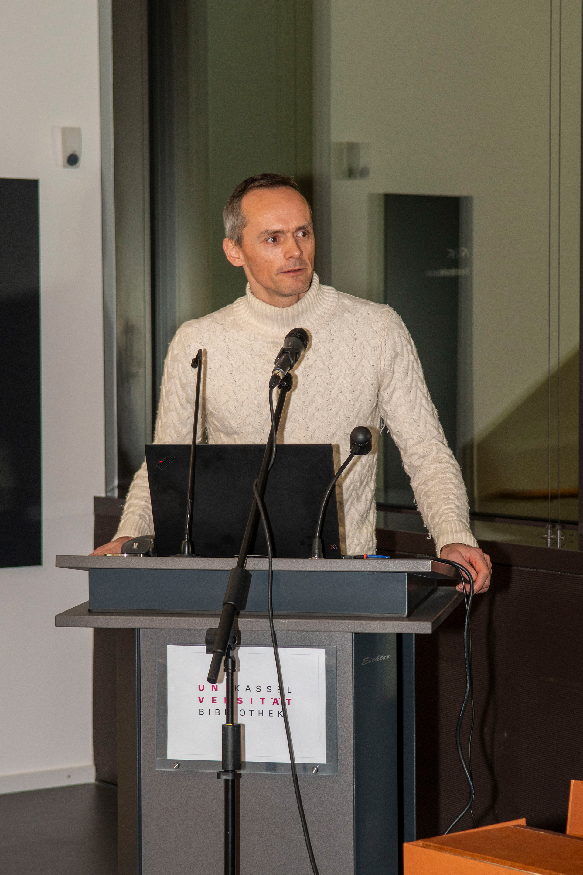 Georg Ziereis gives a lecture on facsimiles at the Kassel University Library Georg Ziereis gives a lecture on facsimiles at the Kassel University Library